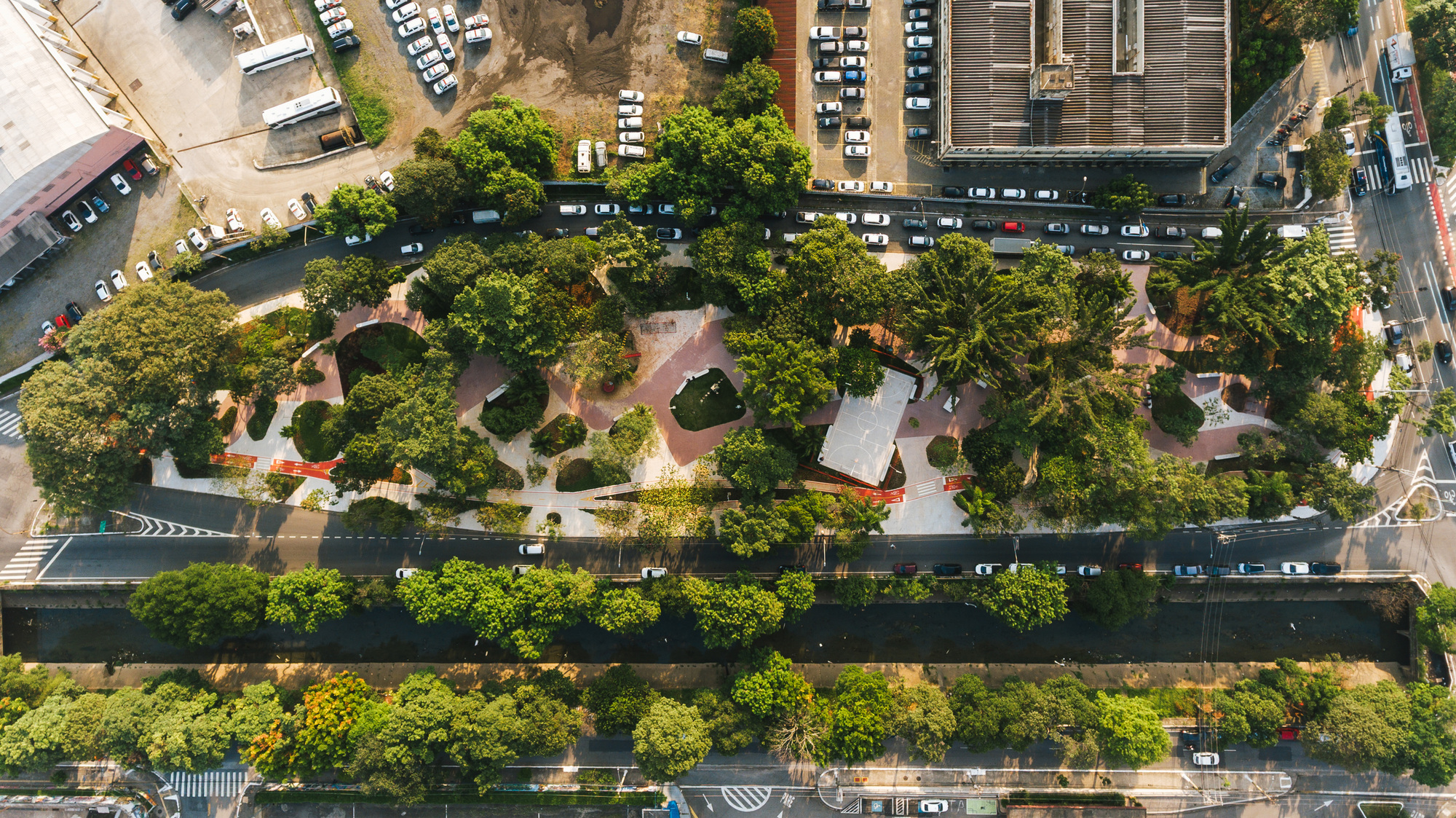 Mashiach Now Square / Natureza Urbana