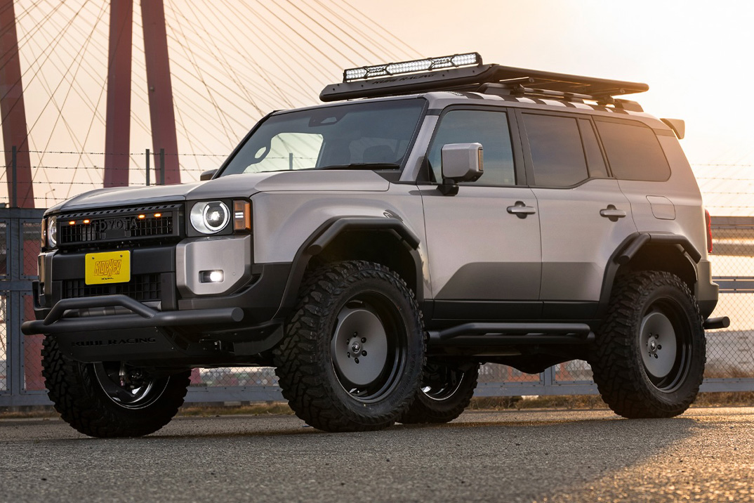 O Land Cruiser 250 levantado da Kuhl adiciona 7 polegadas de altura e proteção de aço séria