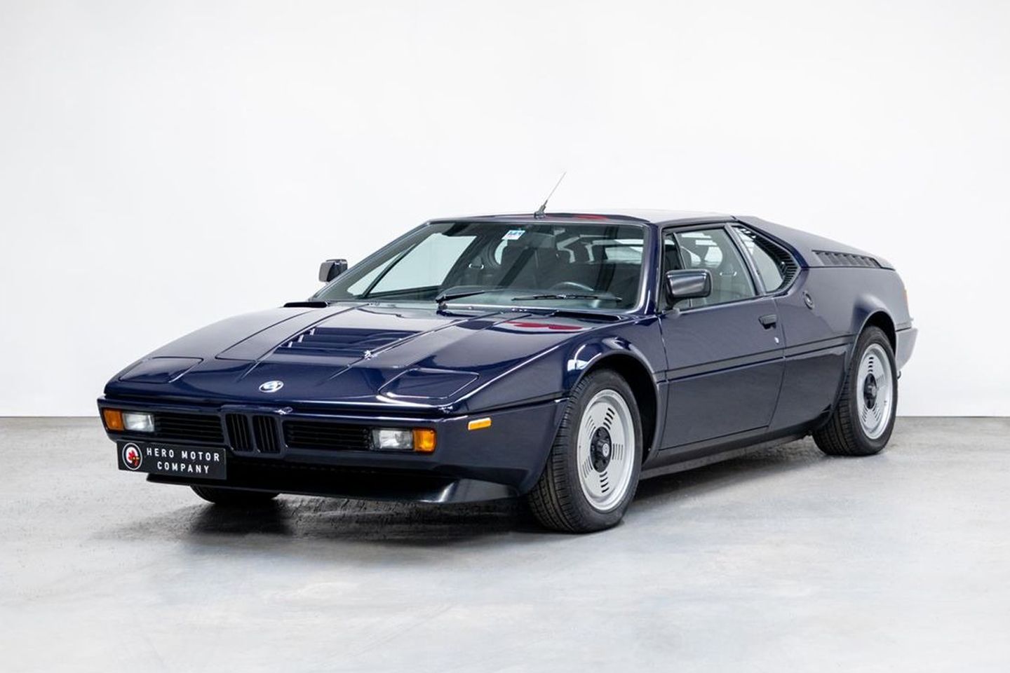 Sublime BMW M1 azul noite à venda