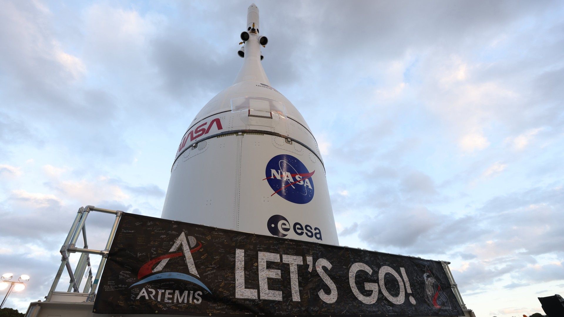 A missão tripulada Artemis 2 da NASA à Lua mostra como a estratégia espacial dos EUA mudou desde a Apollo – e contrasta com o programa fechado da China