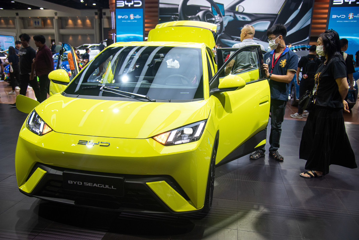 PM do Canadá fecha acordo para reduzir drasticamente as tarifas de veículos elétricos chineses