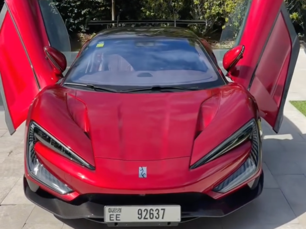Um hipercarro elétrico chinês de 3.000 HP acaba de aparecer nos EUA