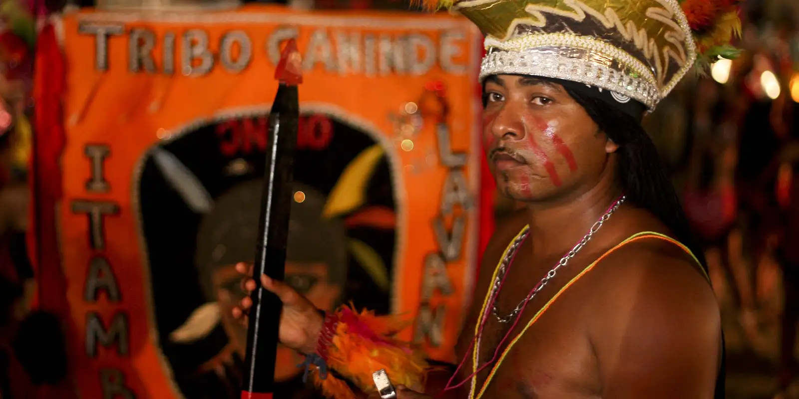 Caboclinhos e indígenas celebram tradição ancestral no Recife