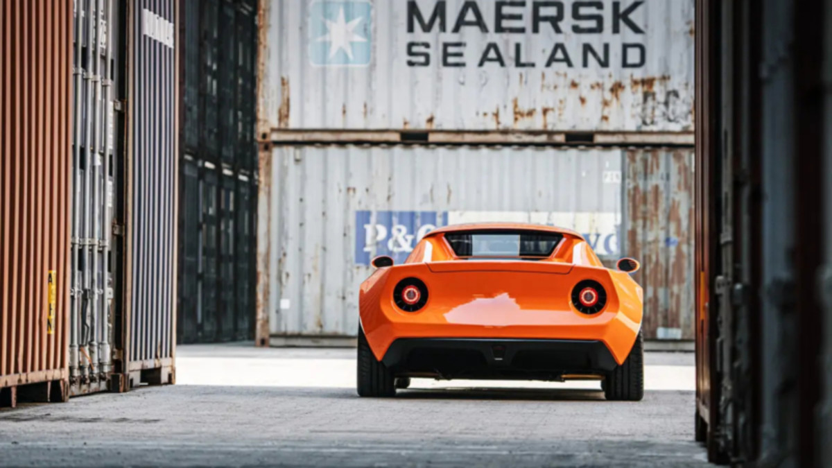 Este roadster elétrico leve está à venda na Europa sem telas e com 429 HP
