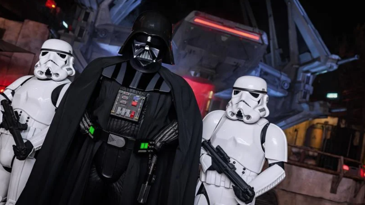 Star Wars: Galaxy’s Edge ganha um upgrade, já que a atração da Disneylândia adiciona personagens clássicos da trilogia original