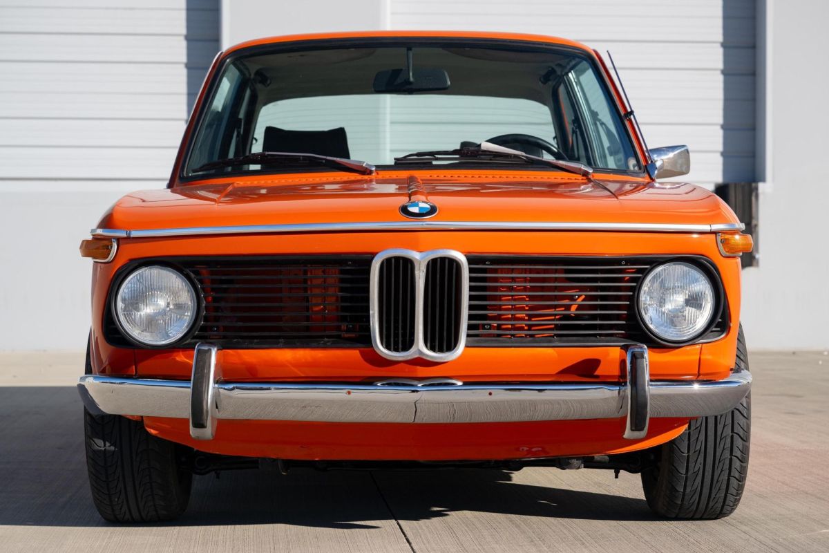 Este clássico BMW 2002tii mostra o que tornou a BMW excelente