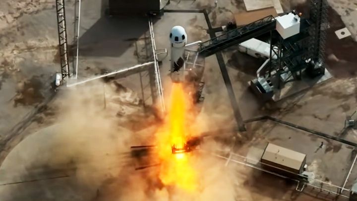 Blue Origin lança 6 turistas espaciais para a fronteira final após troca de tripulação de última hora (vídeo)
