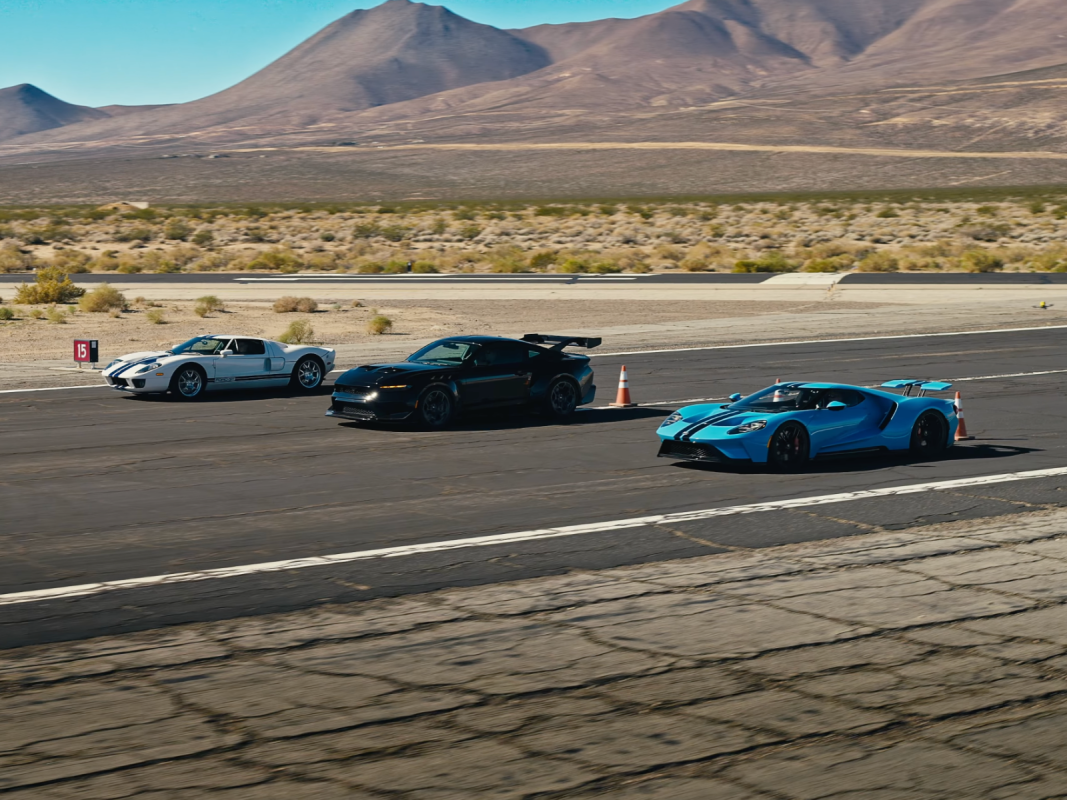 Ford Mustang GTD vence duas gerações do Ford GT em Drag Race Showdown