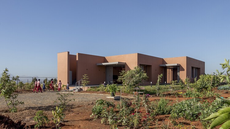 Enquadrando a vida através de vazios e varandas: a arquitetura de pk_iNCEPTiON
