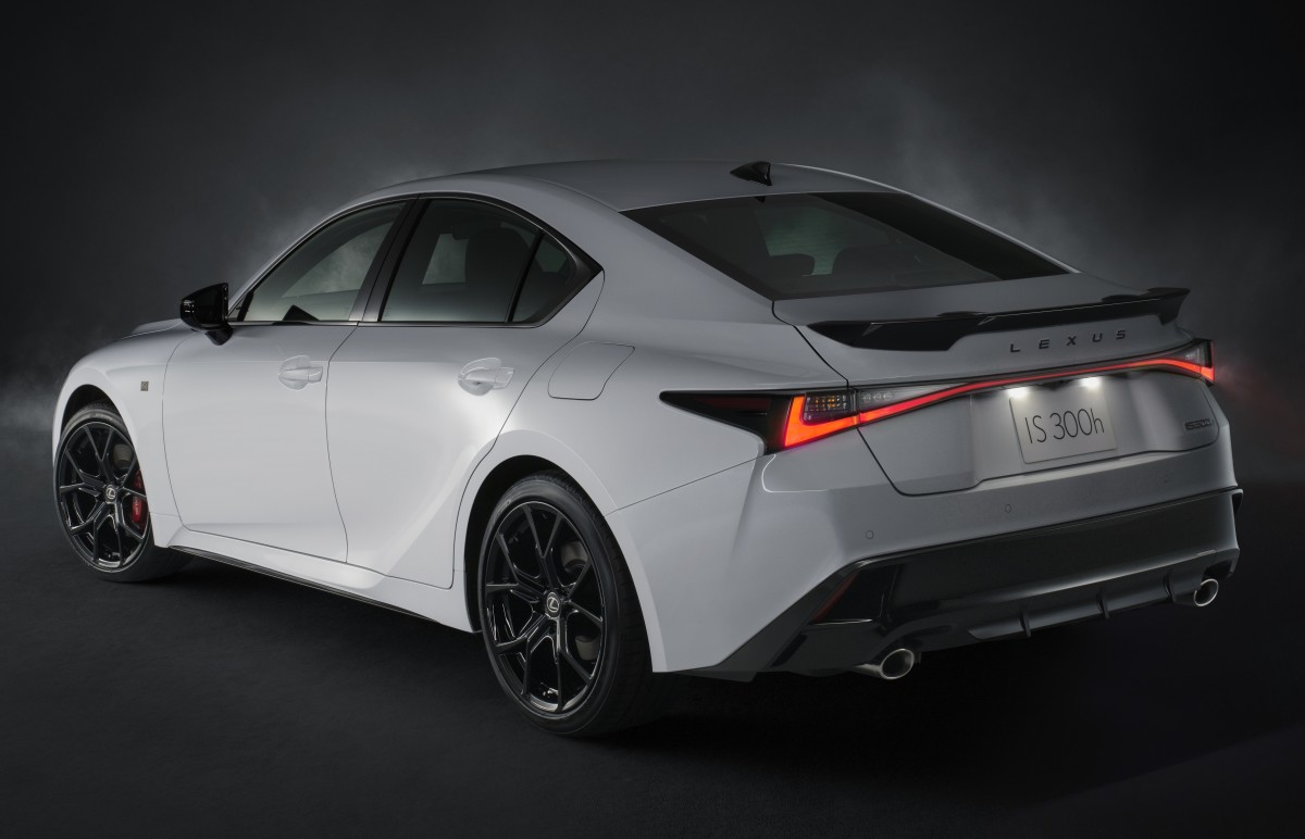 A América está perdendo opções e peças especiais do Lexus IS F Sport