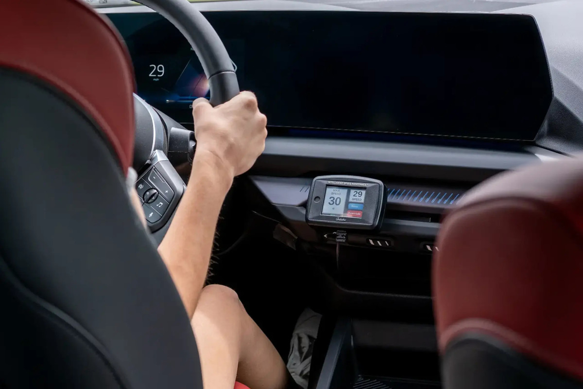 Os pais agora podem instalar tecnologia que impede que motoristas adolescentes acelerem
