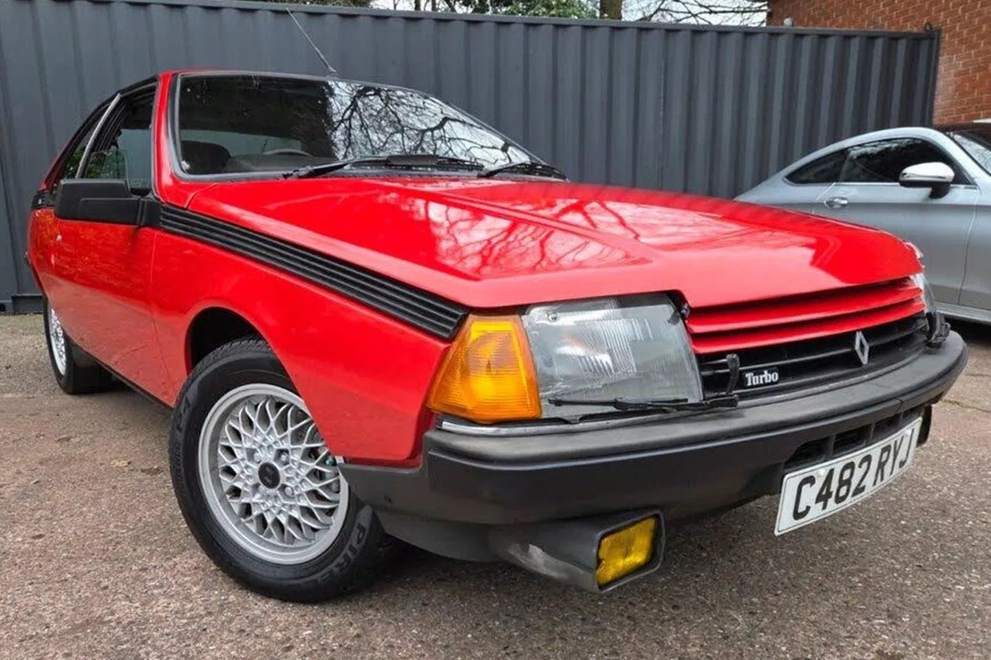 Mon Dieu – há um Renault Fuego Turbo à venda