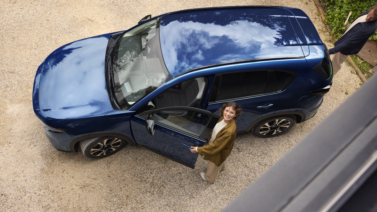 A linda nova cor do Mazda CX-5 2026 baseia-se em décadas de azuis icônicos