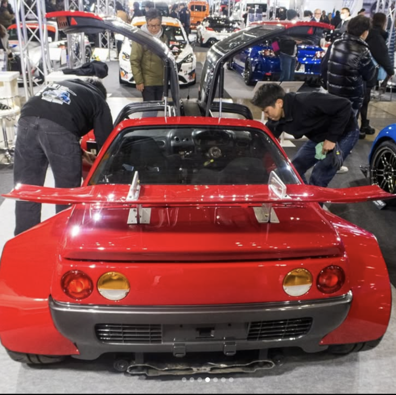 Kei Car com motor giratório selvagem surge com pára-lamas ultralargos e portas em forma de asa de gaivota