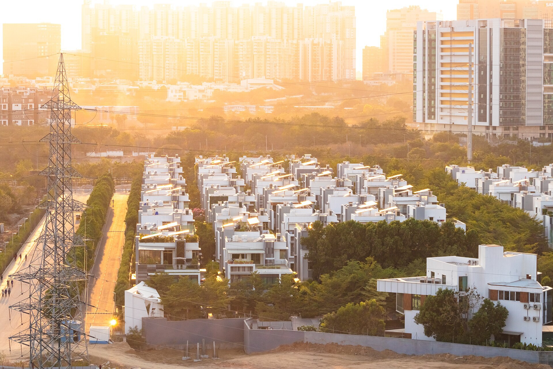 Segurança como roteiro: por dentro da arquitetura do condomínio fechado