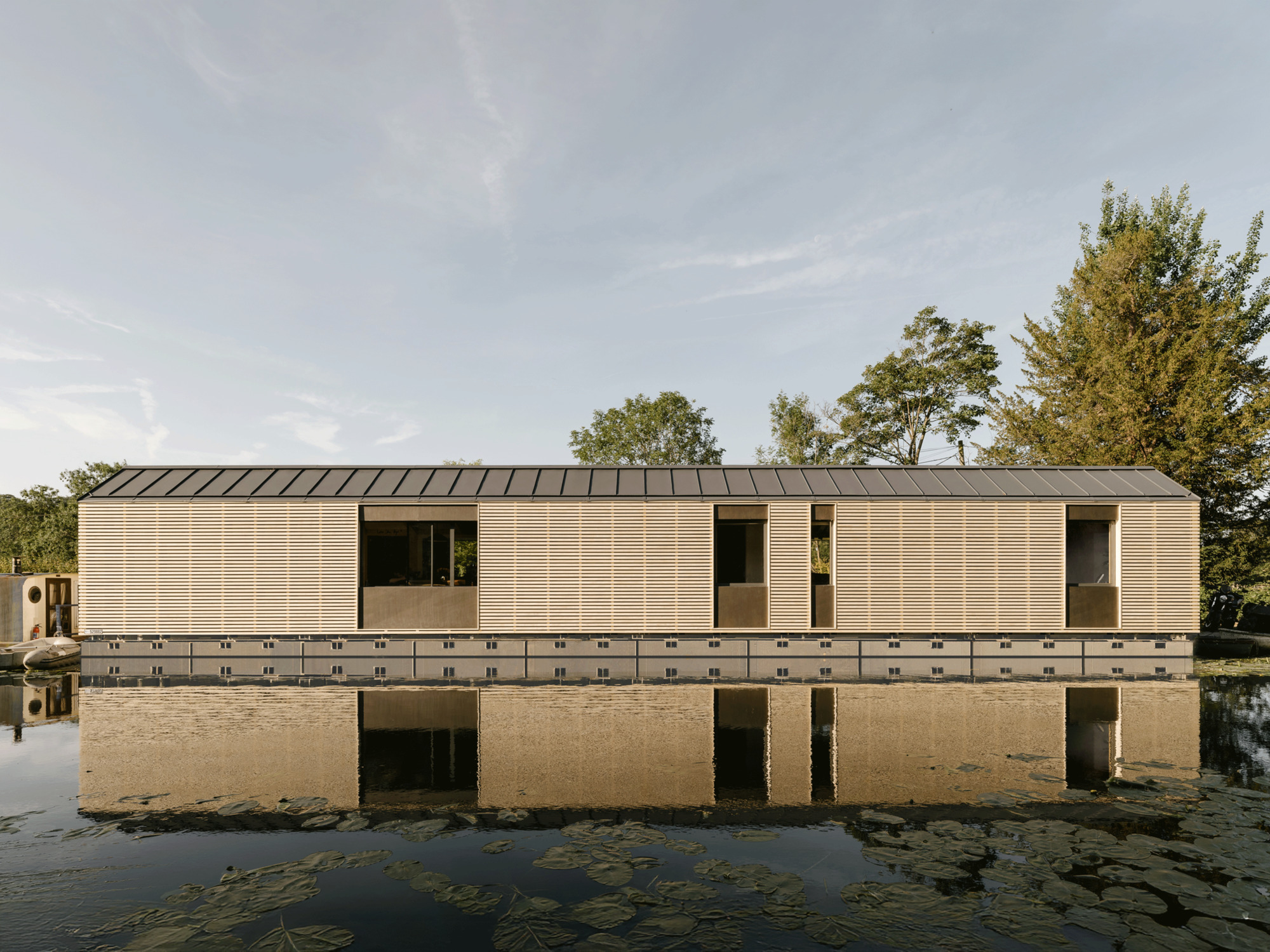 A Casa Flutuante / Tigg + Coll Architects