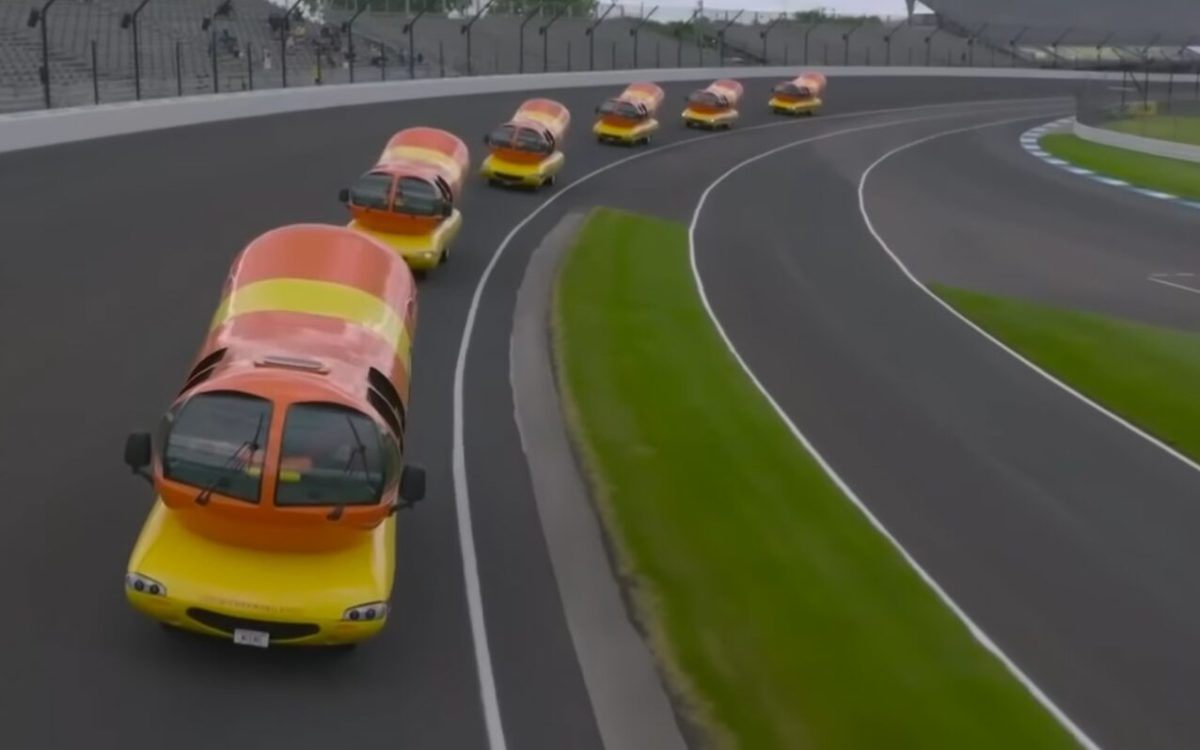 O Wienie 500 está de volta e, sim, os Wienermobiles estão correndo novamente