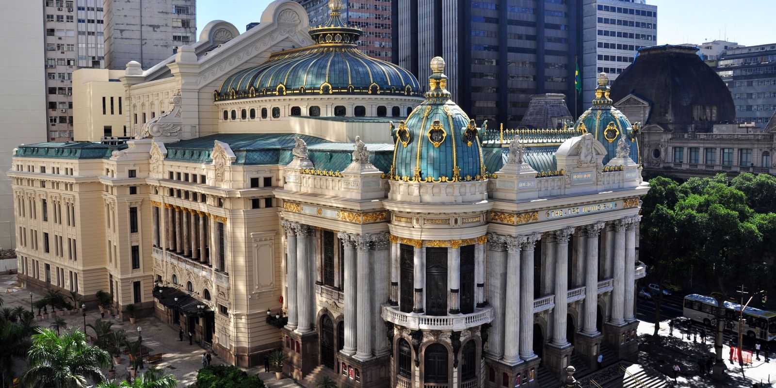 Folia de Reis chega pela primeira vez ao Theatro Municipal do Rio