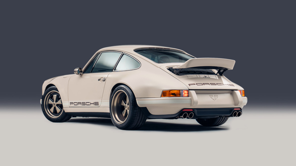 O mais recente Restomod da Theon Design faz um Porsche 911 GT3 RS parecer gordo