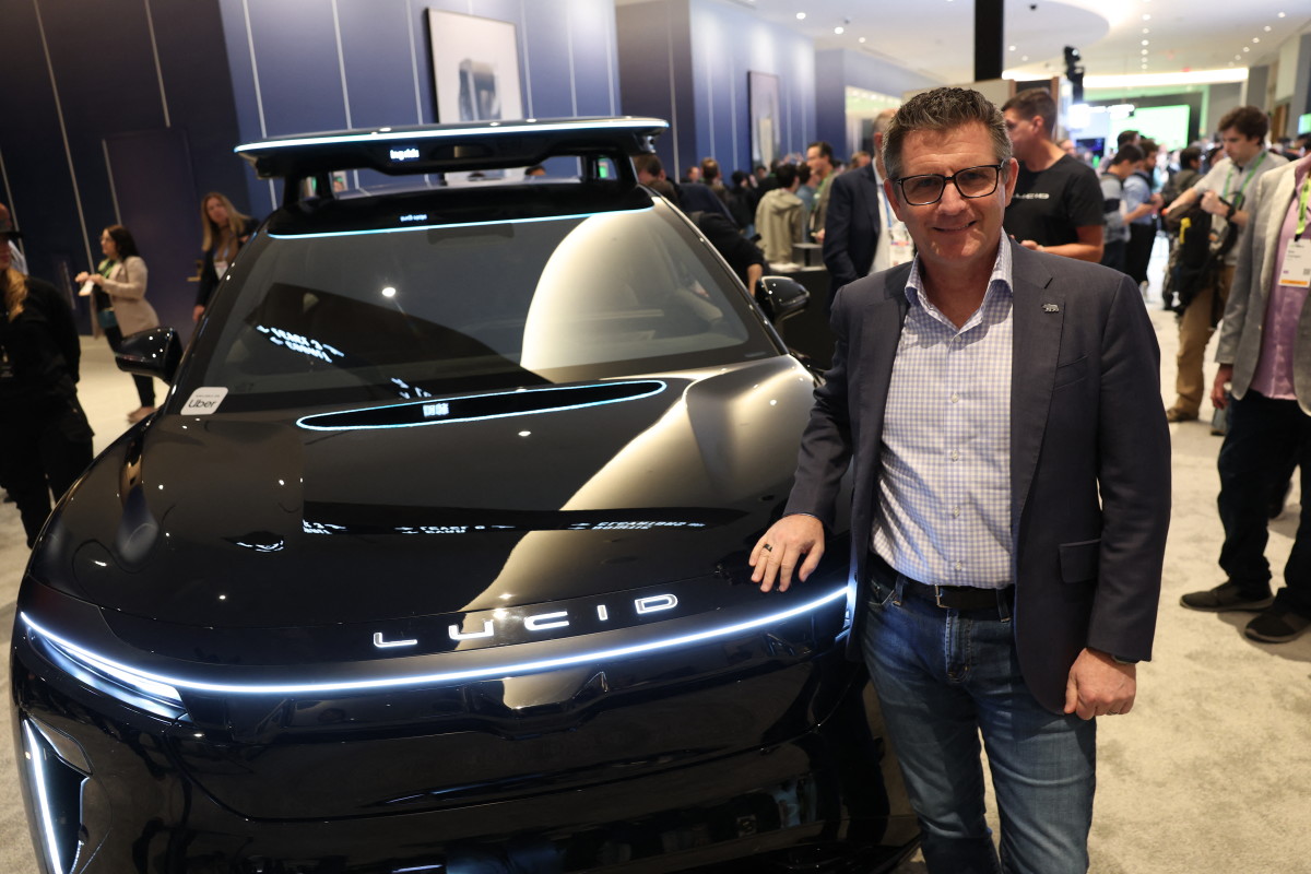O CEO da Lucid afirma que as montadoras estão comercializando veículos elétricos da maneira errada