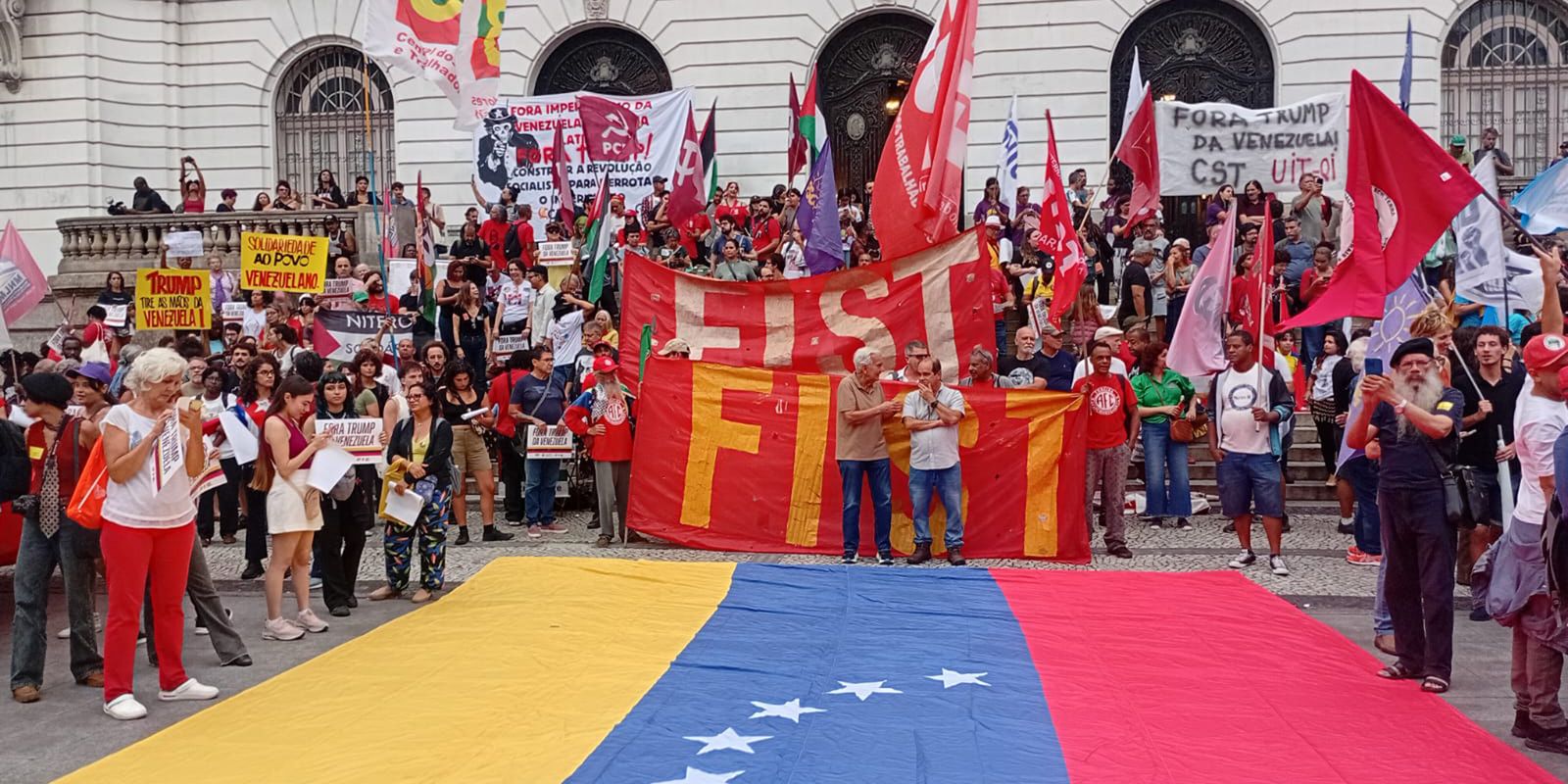 No Rio, Cinelândia tem protesto contra sequestro de Nicolás Maduro