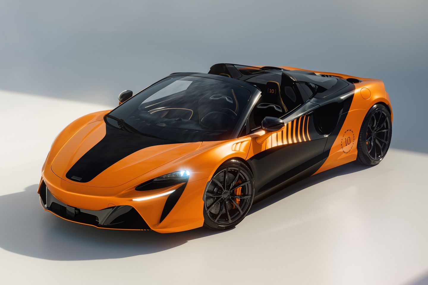 Artura MCL39 Championship Edition marca sucesso na F1