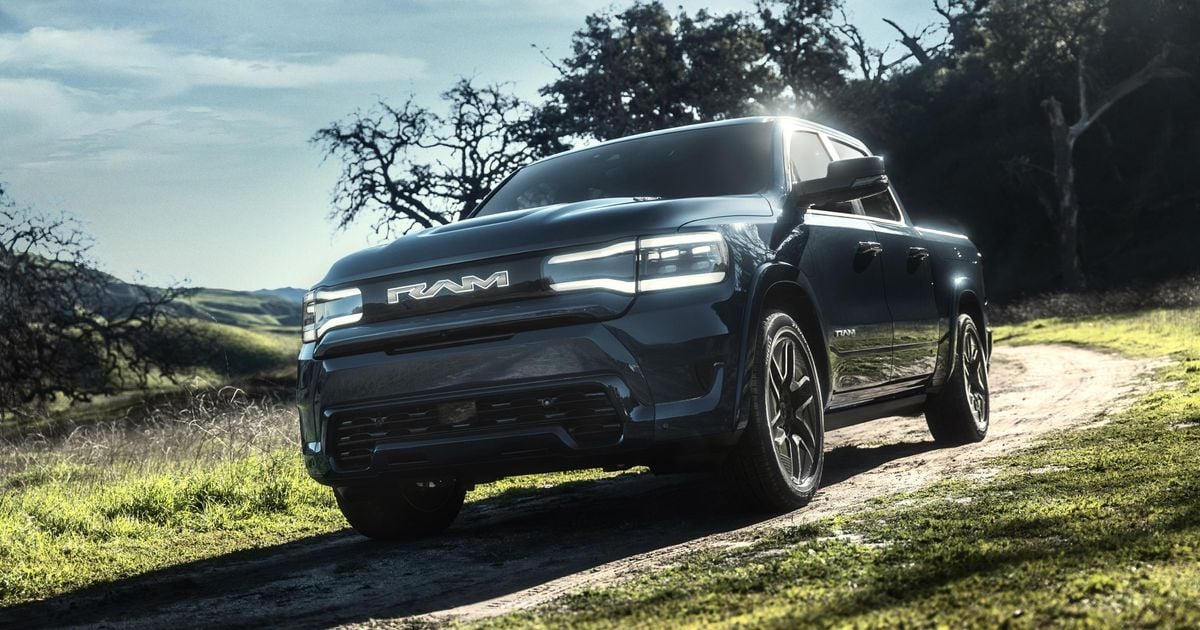 Stellantis registra prejuízo de US$ 35 bilhões após falha no impulso de EV, ações caem 24 por cento