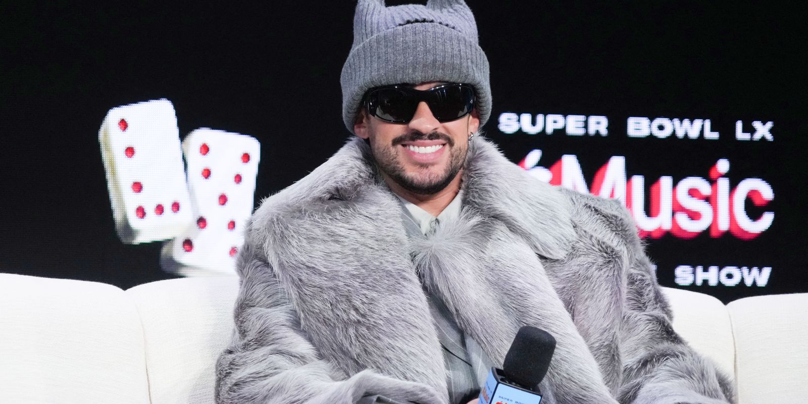 Bad Bunny, vencedor do Grammy e crítico de Trump, canta no Super Bowl