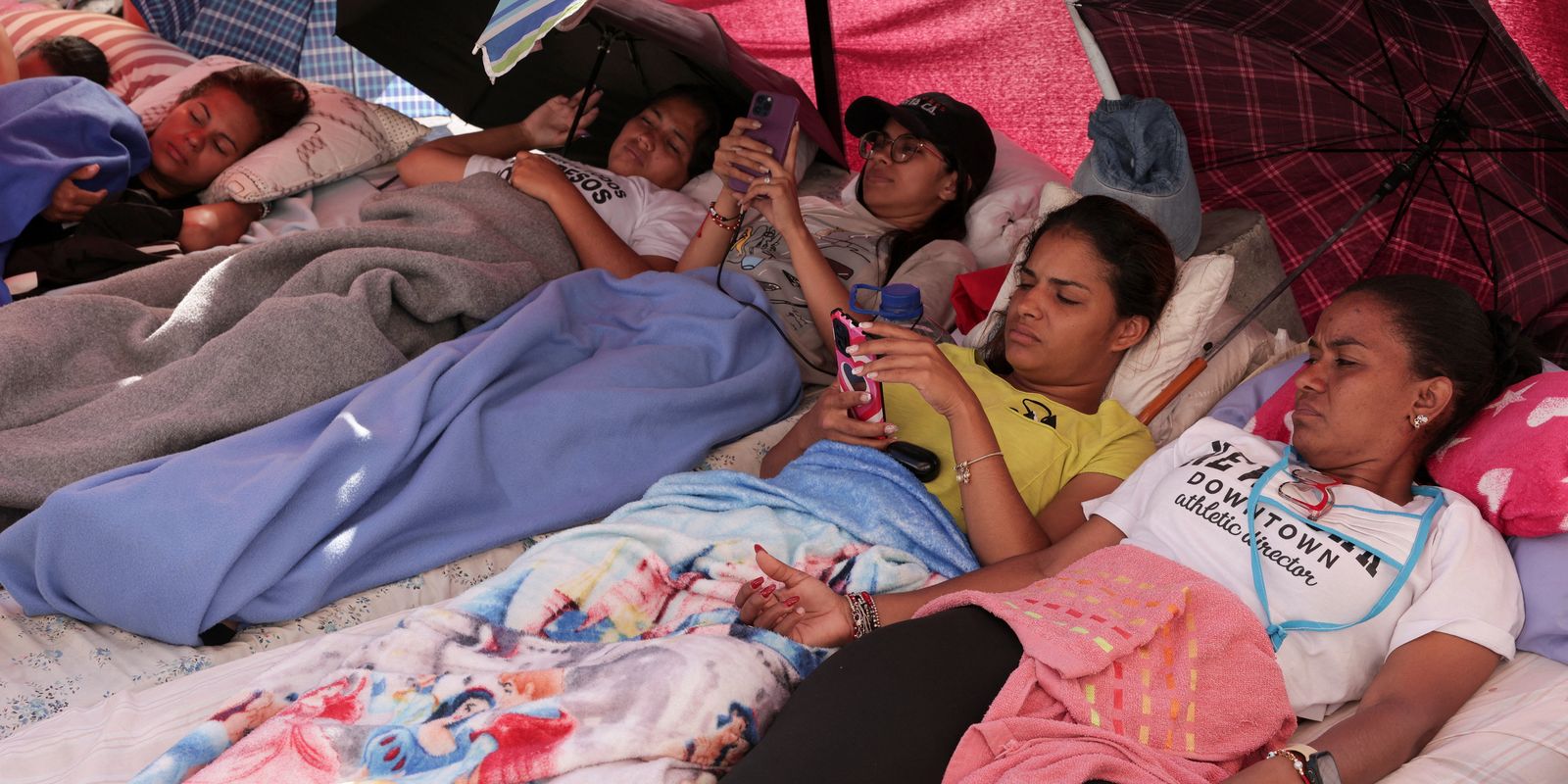 Familiares de presos políticos fazem greve de fome em Caracas