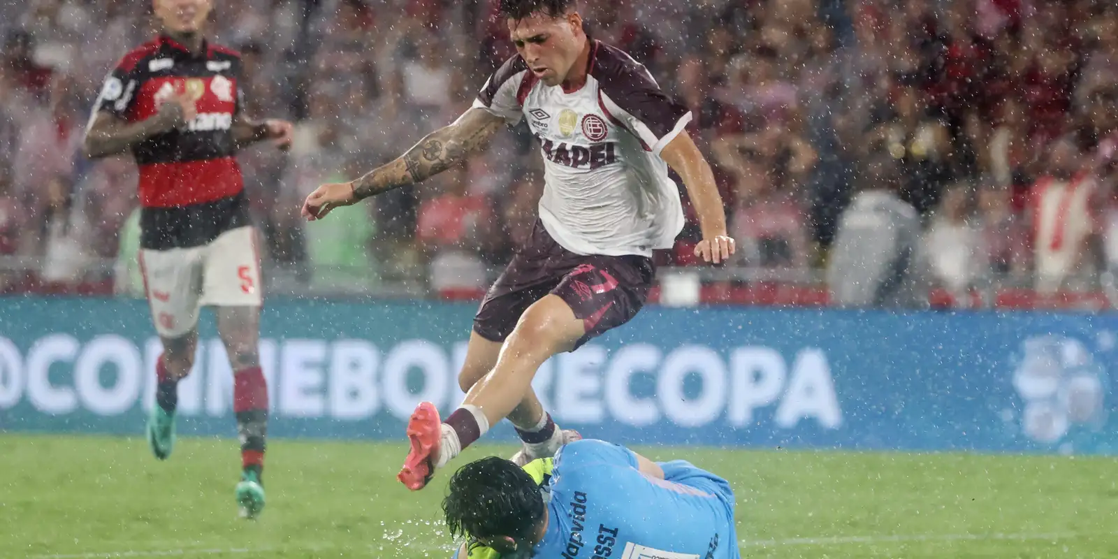 Flamengo luta, mas sucumbe diante do Lanús e perde título da Recopa