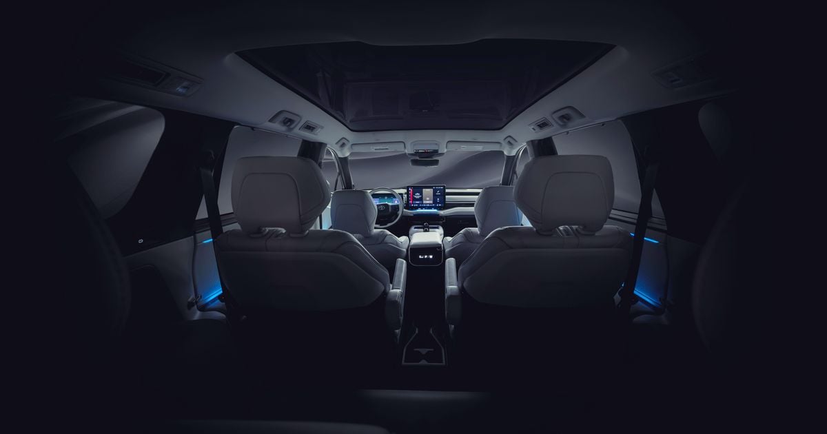 Toyota provoca interior de SUV elétrico de sete lugares