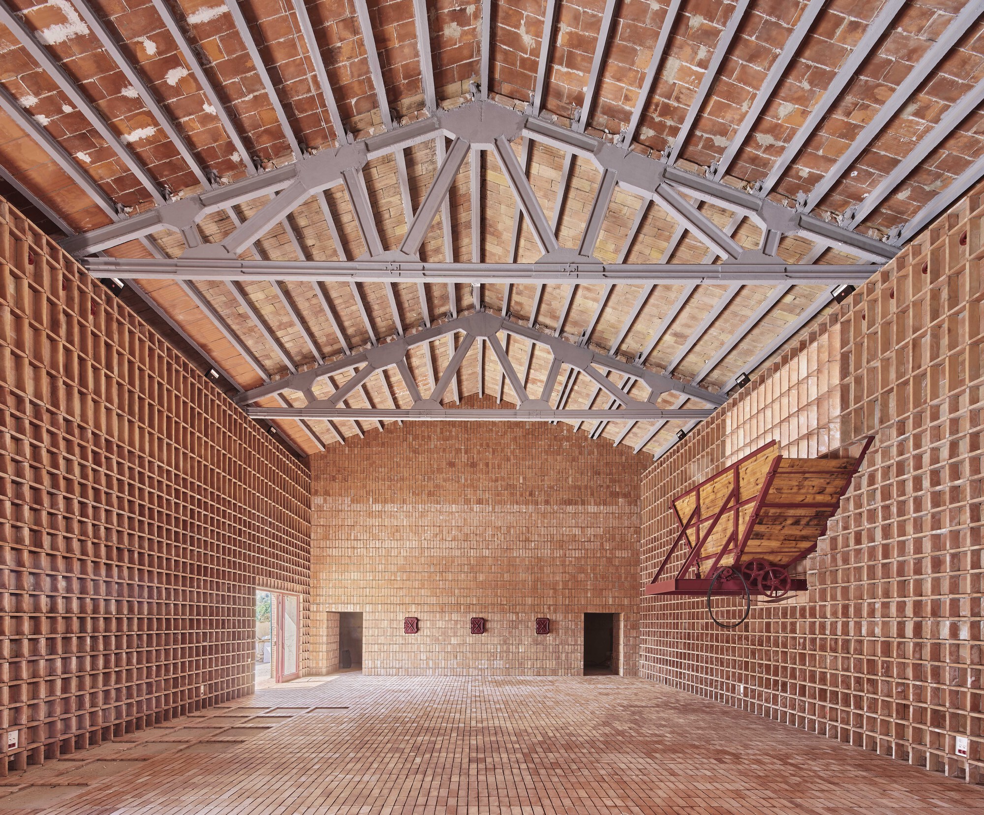 Reabilitação da Cooperativa Agrícola para Espaço Polivalente e Cultural no Flix / Camps Felip Arquitecturia