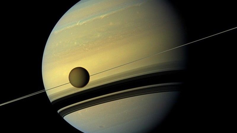 Uma queda titânica da lua criou os anéis icônicos de Saturno?