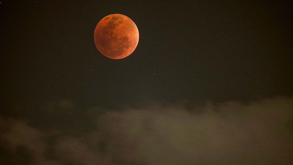 1 semana até que uma lua de sangue de tirar o fôlego surja sobre os EUA durante o eclipse lunar total de 2026