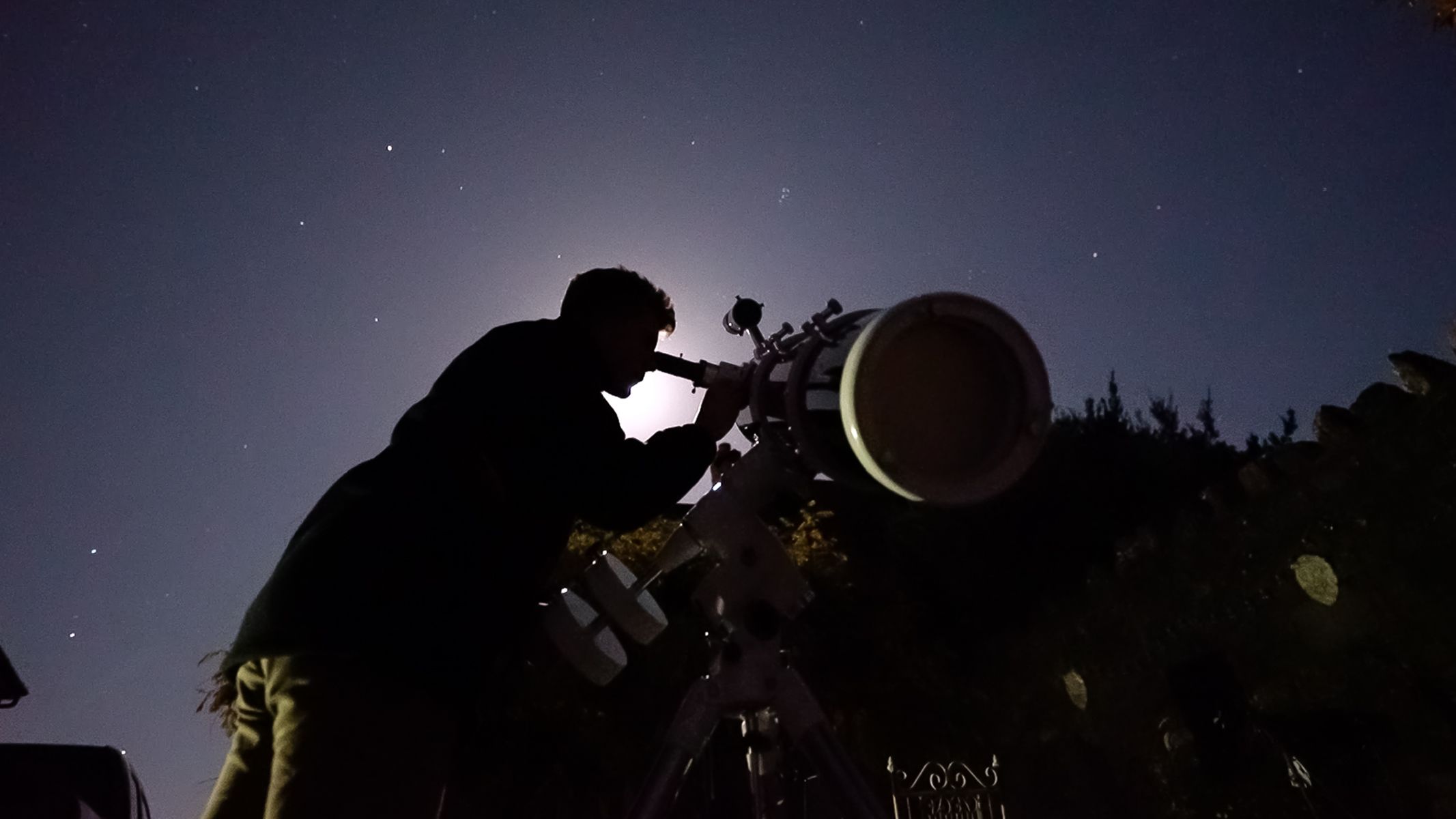 O melhor equipamento premium de observação do céu para 2026, selecionado por nosso especialista