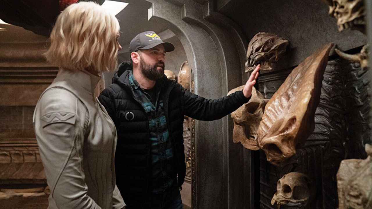 O diretor de ‘Predator: Badlands’, Dan Trachtenberg, fala sobre ovos de Páscoa escondidos, cenas deletadas e se ele vai esperar mais sequências (entrevista)