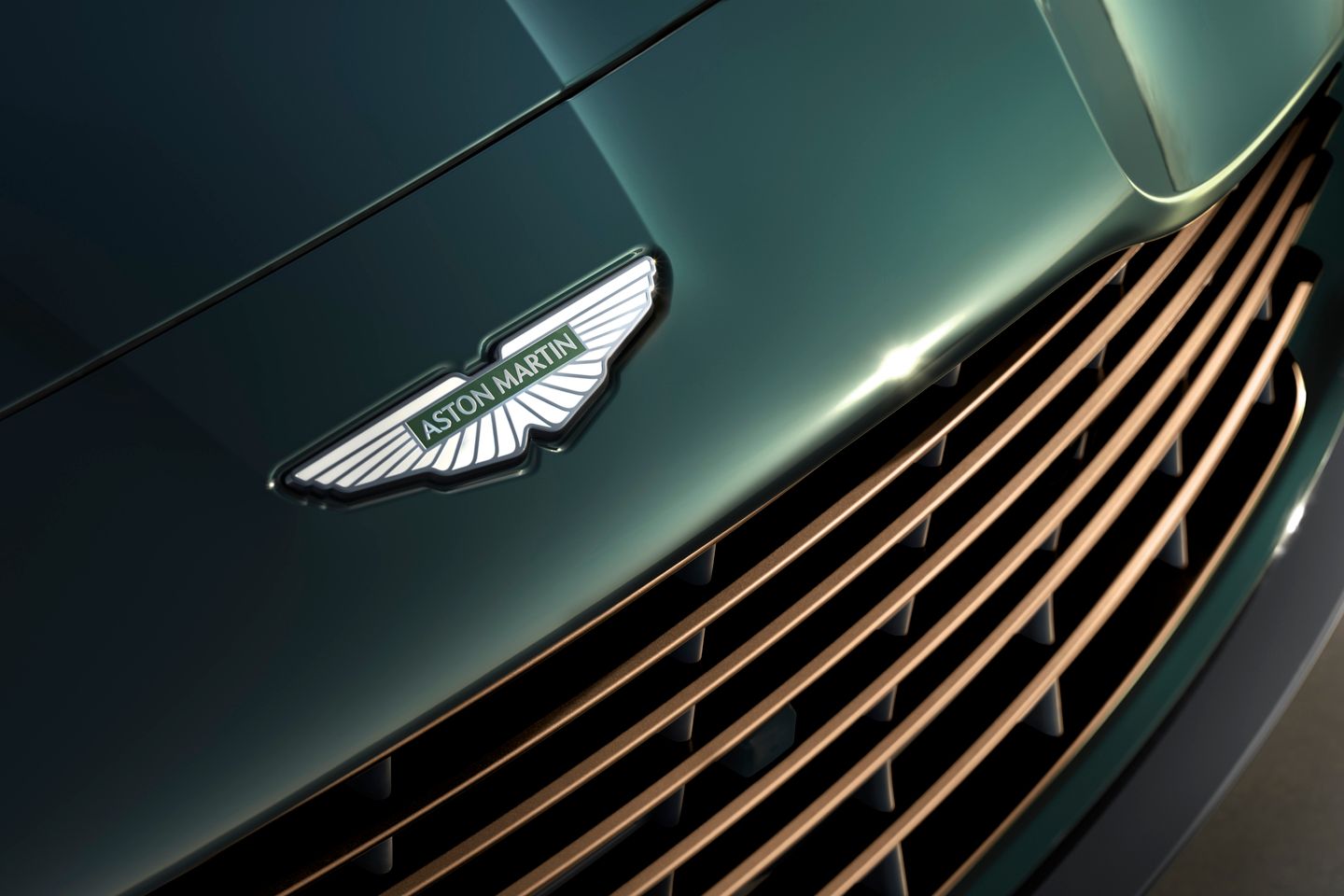 Os problemas financeiros da Aston continuam, nenhum EV até 2030