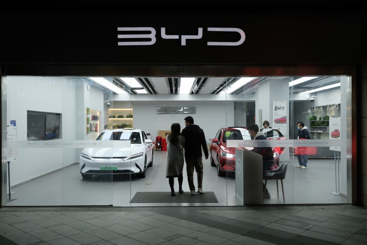 China encerra guerra de preços de veículos elétricos – Por que os carros elétricos podem custar mais nos EUA