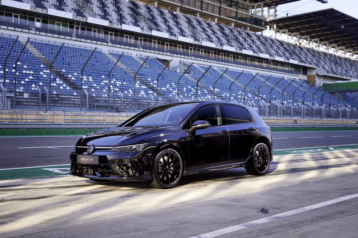 Golf GTI e R da Volkswagen permanecerão movidos a gasolina por muitos anos