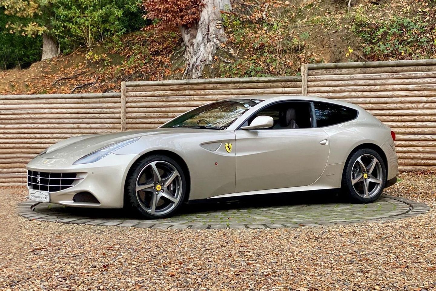 £ 80 mil Ferrari FF | Identificado