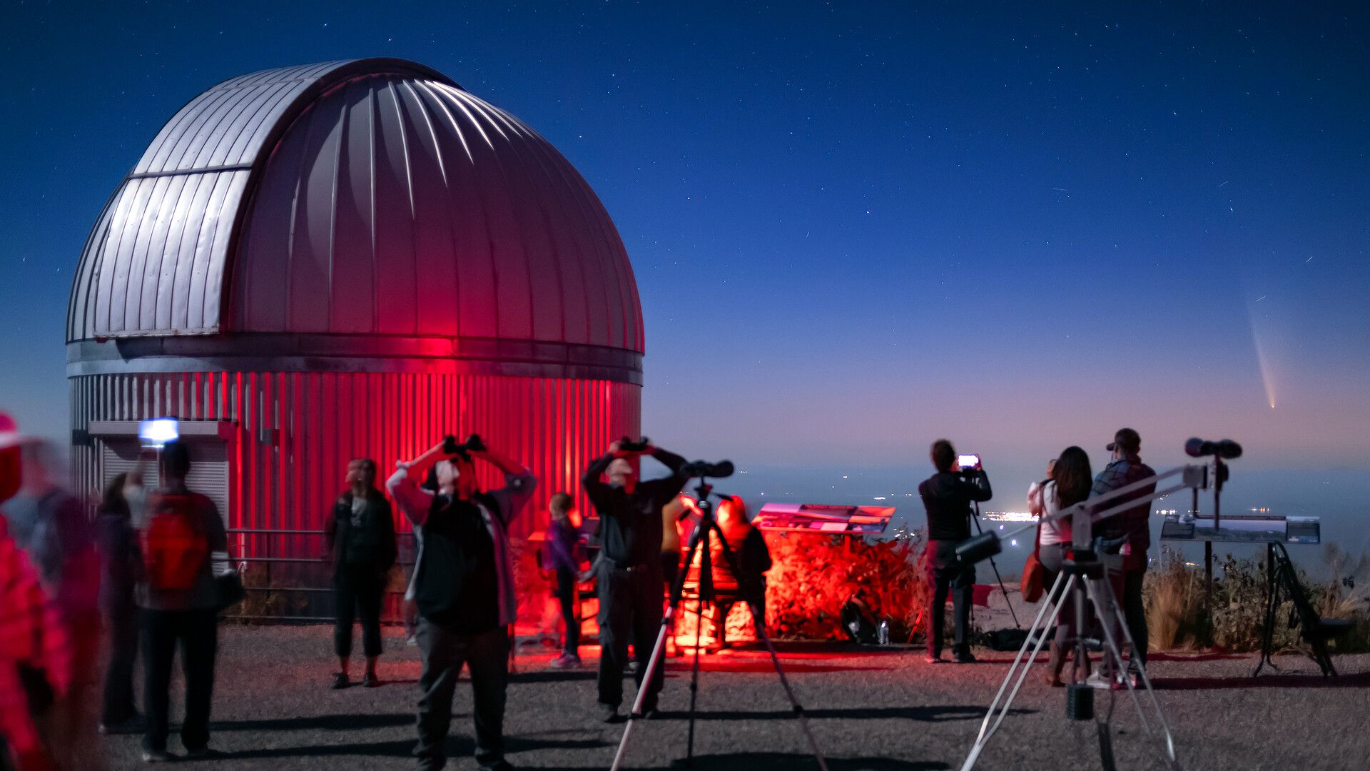 Cometa visita observadores de estrelas na foto do dia de Kitt Peak em 2 de fevereiro de 2026