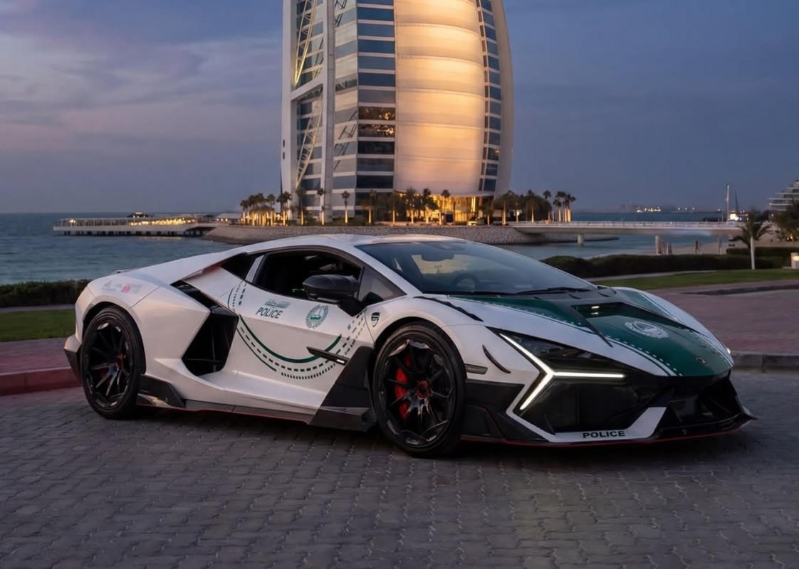 Polícia de Dubai adiciona um Mansory Lamborghini Revuluelto à sua frota de supercarros