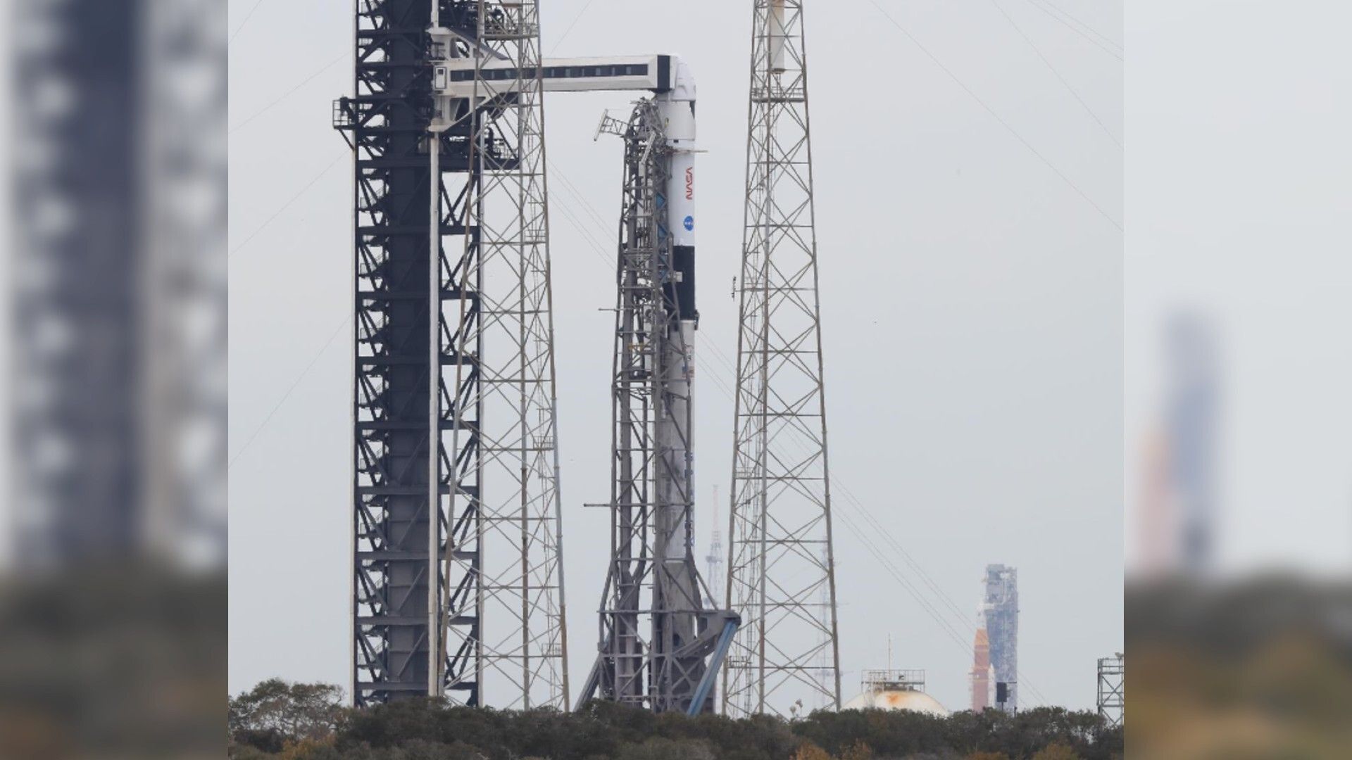 Fotobombas do foguete Artemis 2 SpaceX Crew-12 foto do dia para 13 de fevereiro de 2026