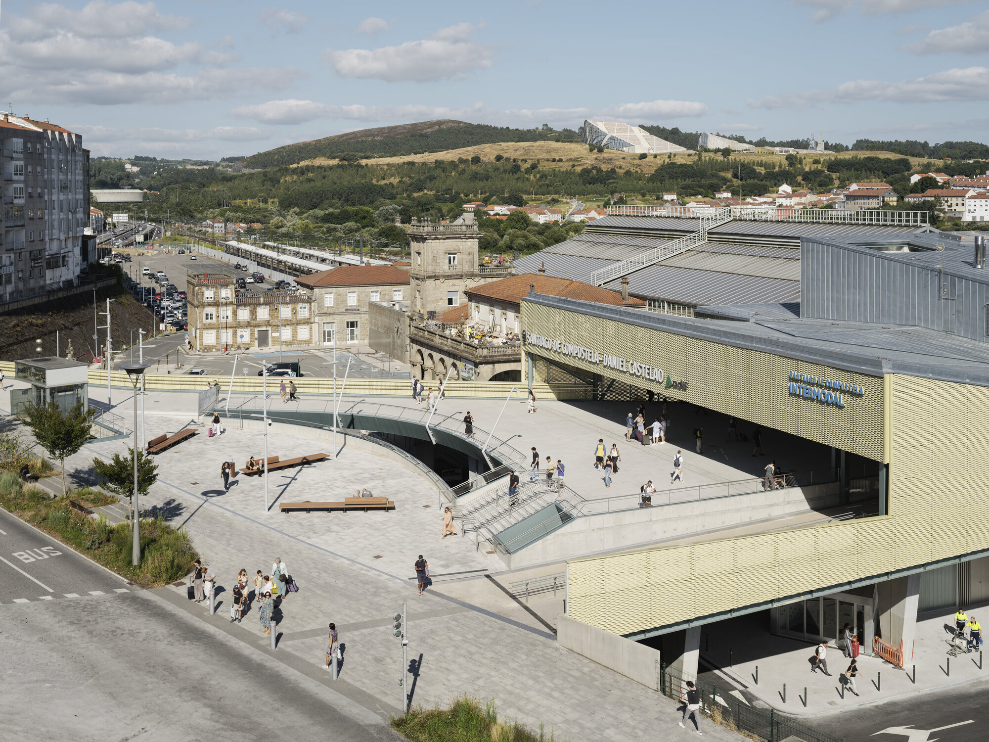 Estação Ferroviária e Passarela / Estudio Herreros