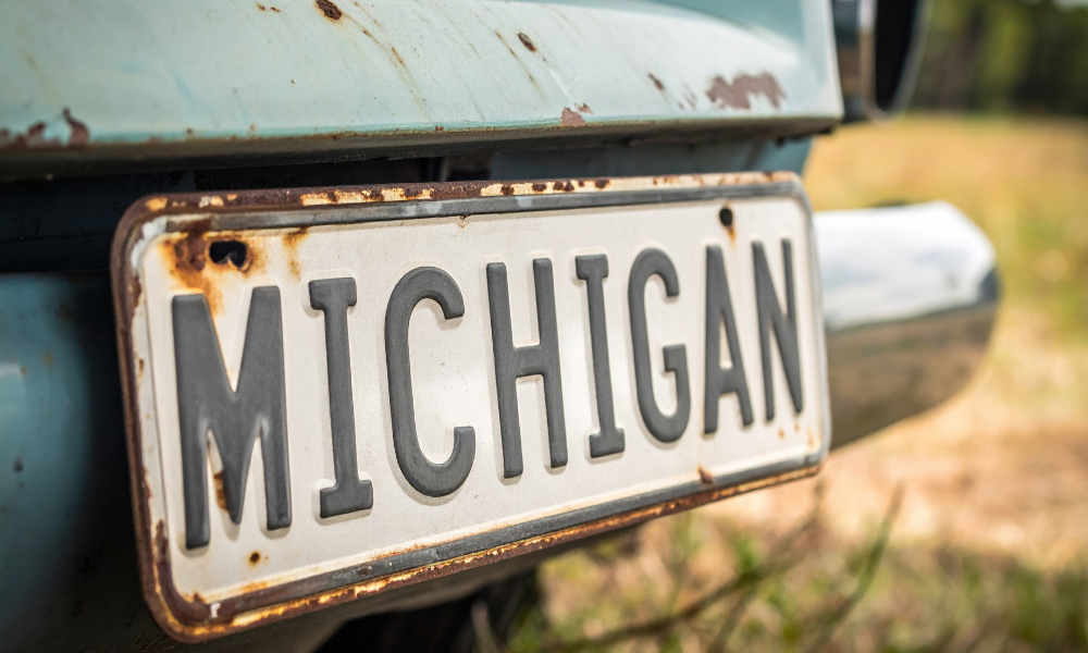 A Suprema Corte de Michigan restringe os motivos para negar benefícios PIP a motoristas não licenciados
