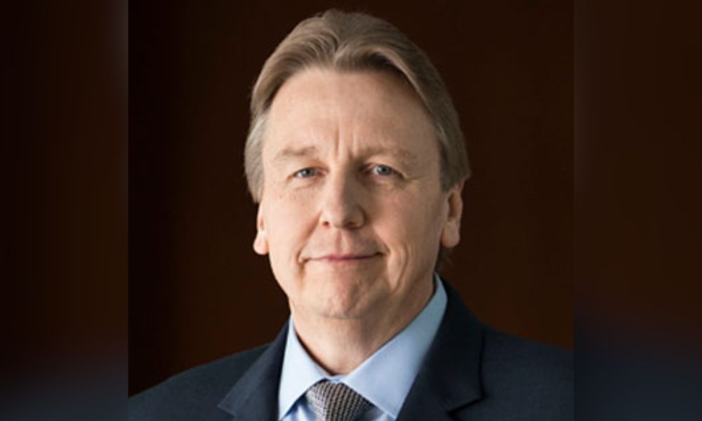 O ex-CEO da FM, Thomas Lawson, morre após quatro décadas de liderança