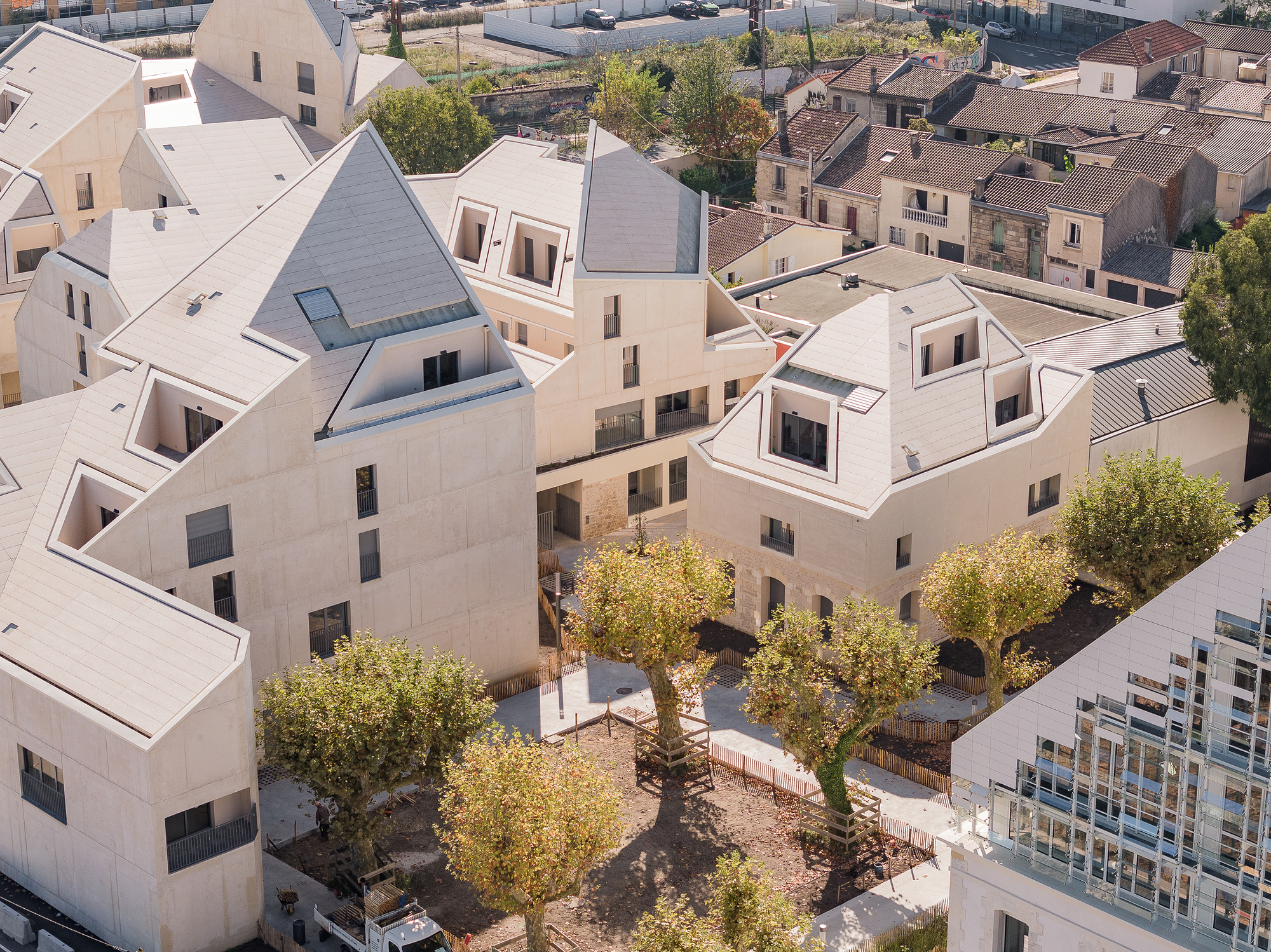 63 Unidades Habitacionais para o Desenvolvimento Urbano Bastide-Niel / Olgga Architects