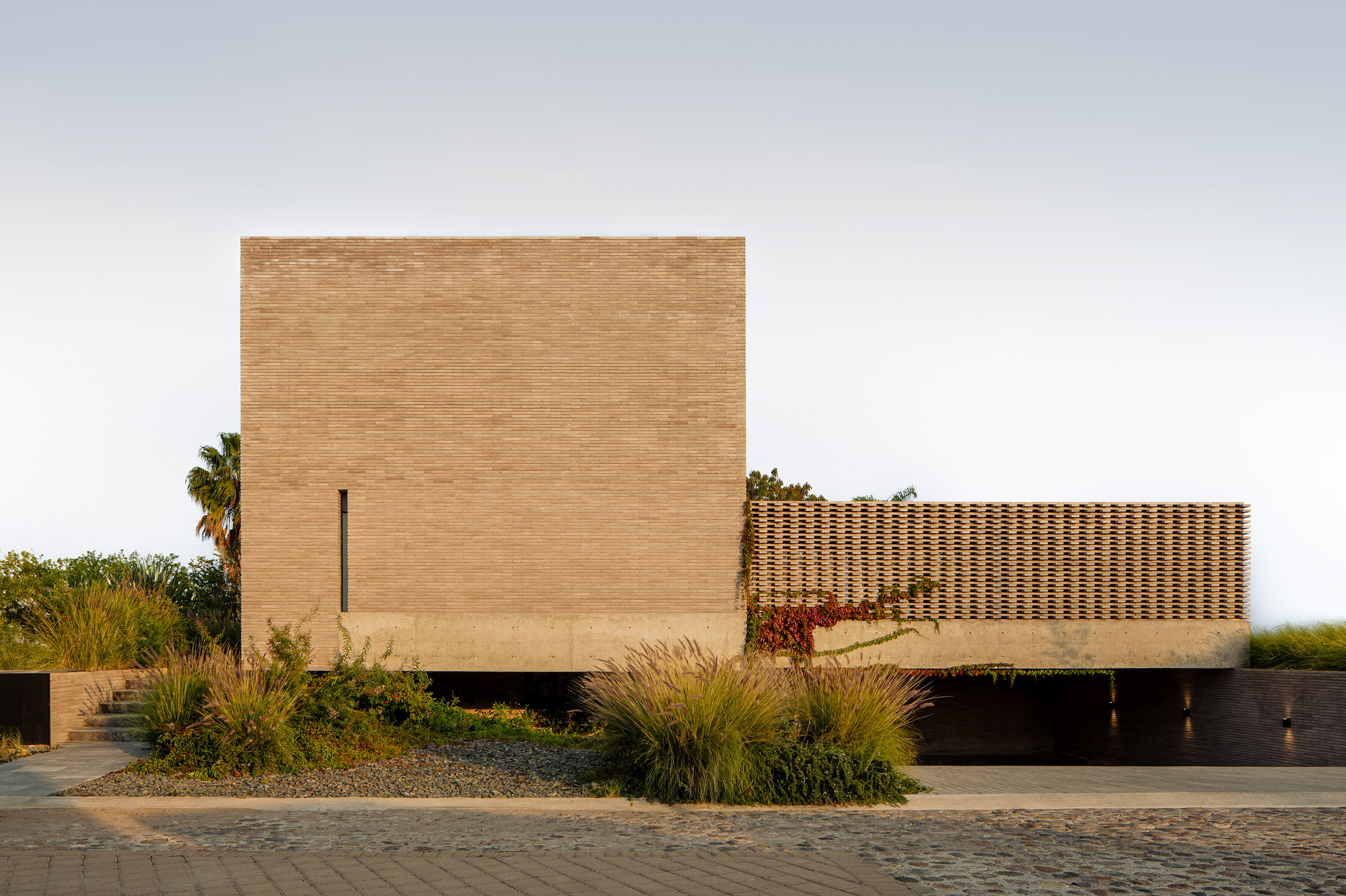 Casa das Capuchinhas / LABarq | ArchDaily