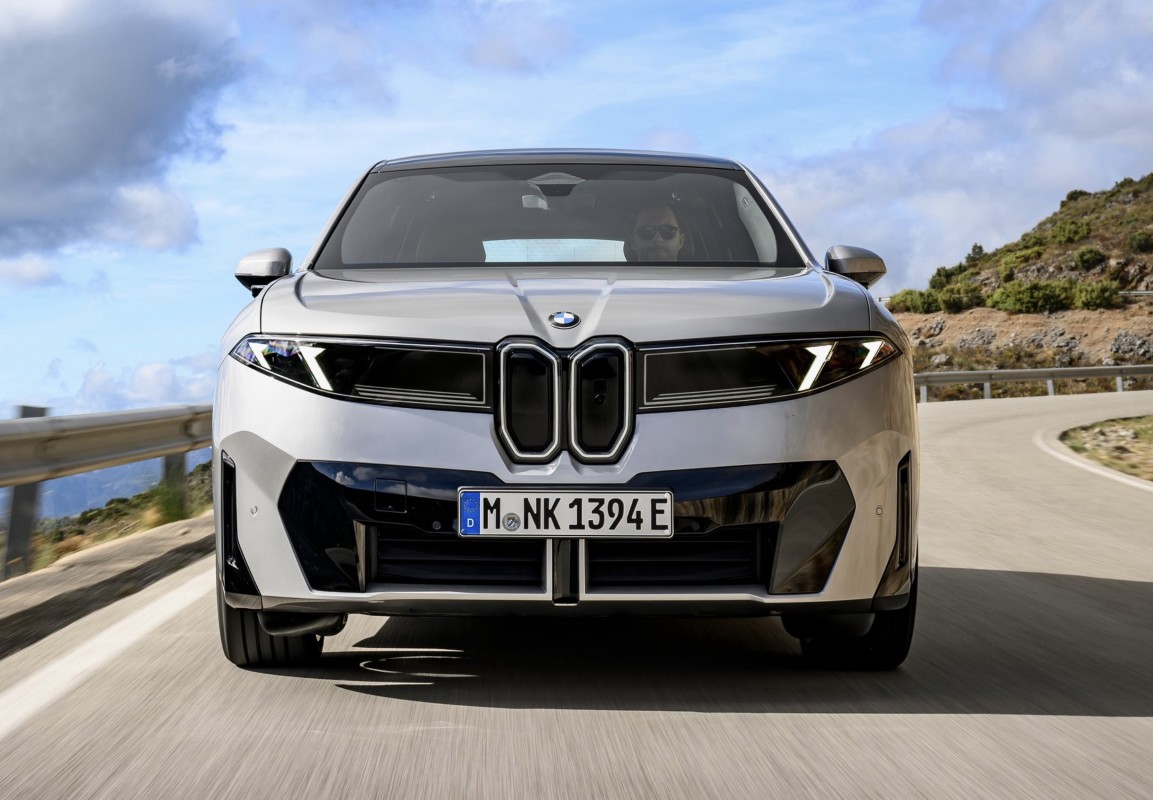 Novo BMW iX3 recebe 50.000 pedidos nos primeiros seis meses