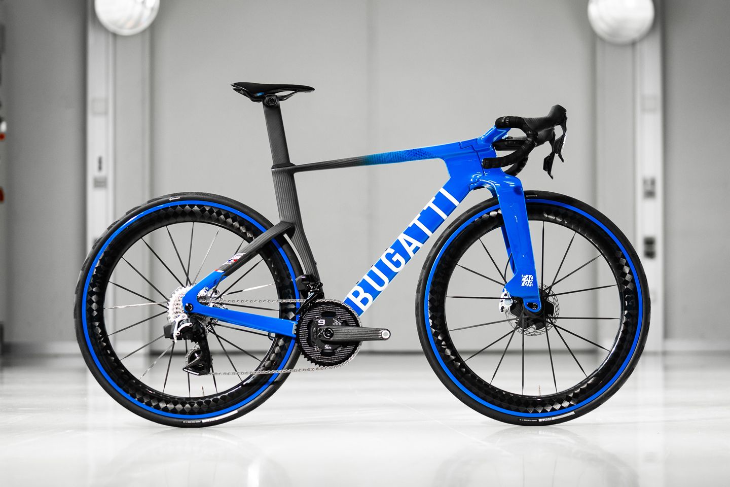 Bugatti Factor One de design britânico revelado